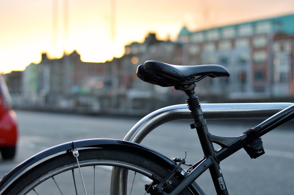 beach cruiser frame with black saddle